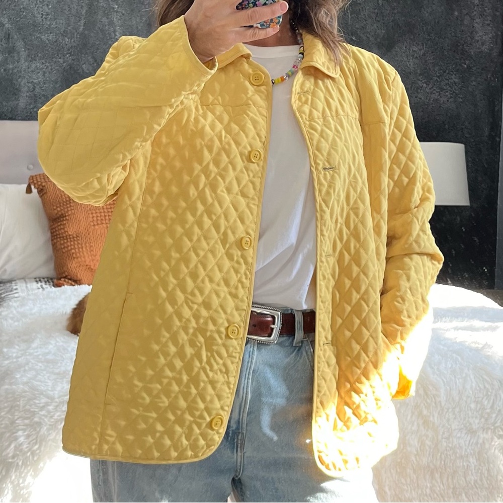 Nordic Lights beautiful yellow jacket, barn/chore style. Size XL